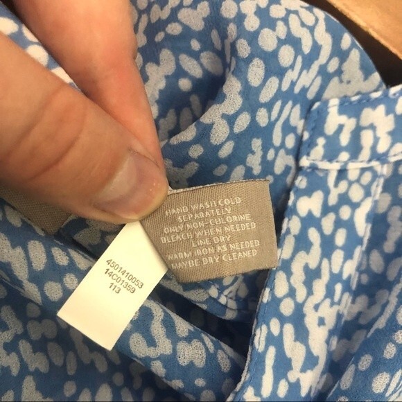 Chico’s Dotted Button-Up Blouse Size Medium - Picture 11 of 11